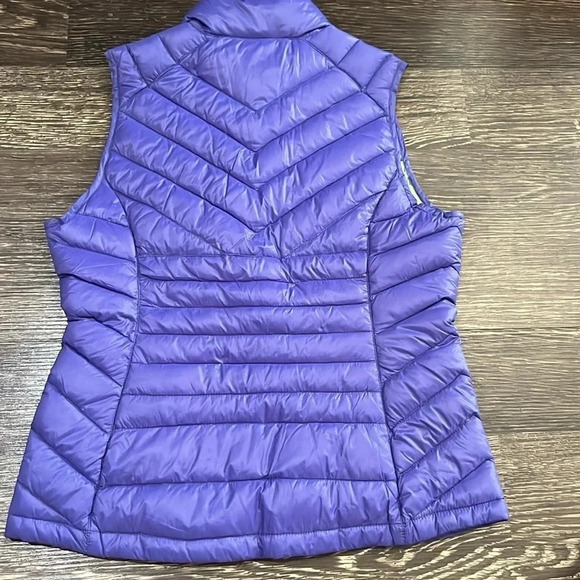 Girls purple and green puffy vest size medium - Picture 2 of 3